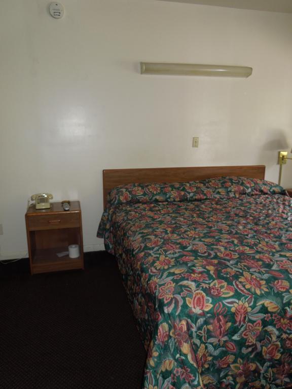 Lees Motel Edison Pokój zdjęcie